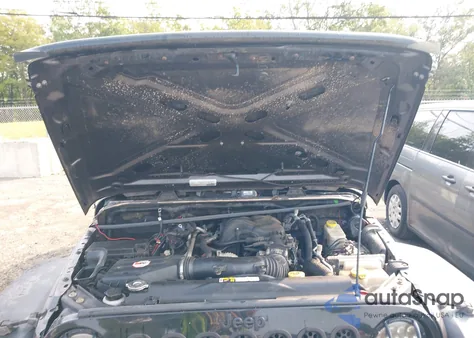 2016 Jeep Wrangler Unlimited Willys Wheeler z USA, uszkodzony, nr VIN 1C4BJWDG1GL294789